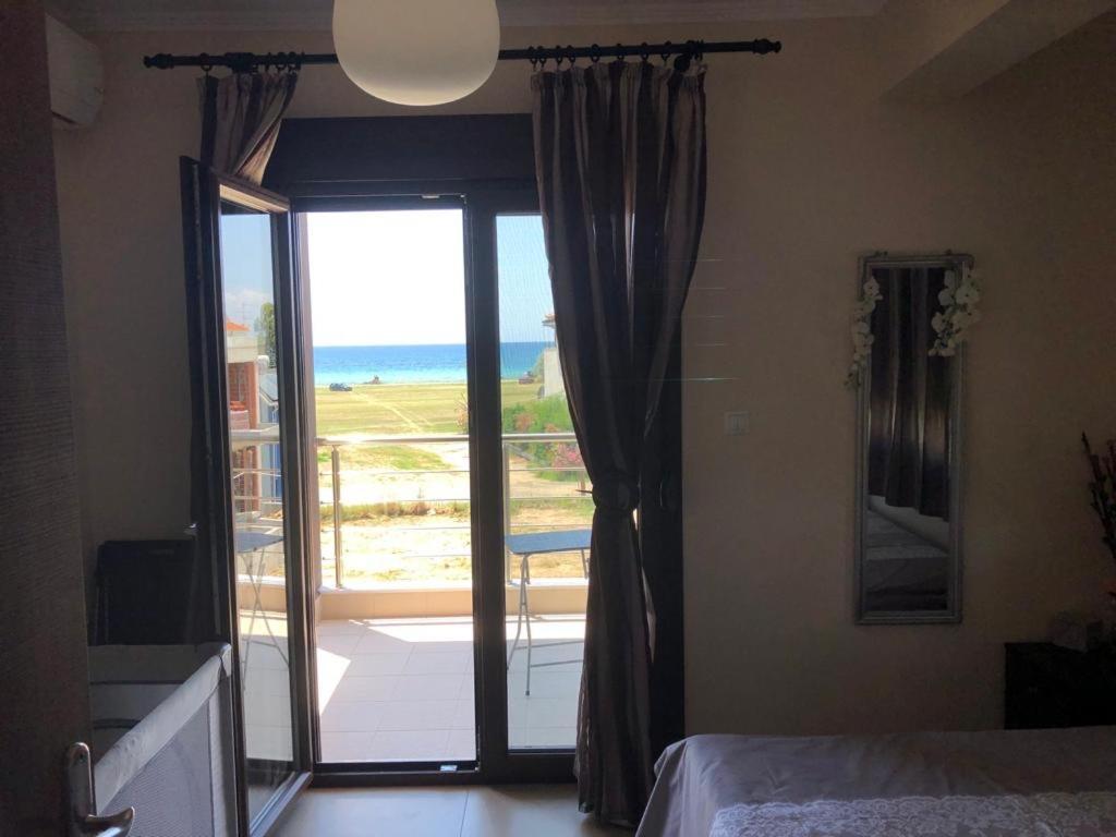 Am Beach House Nea Moudania Exterior photo